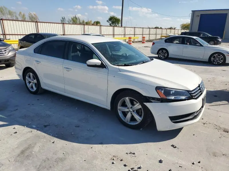 2013 VOLKSWAGEN PASSAT SE  