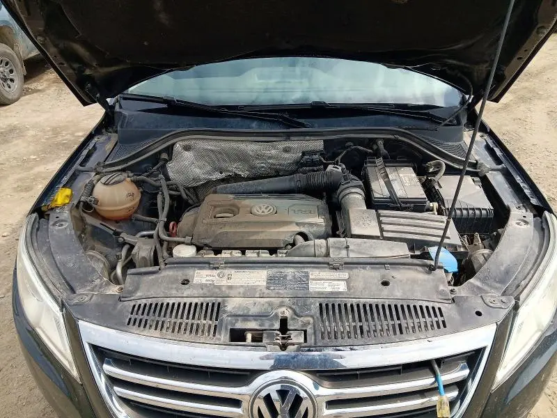 2011 VOLKSWAGEN TIGUAN S  