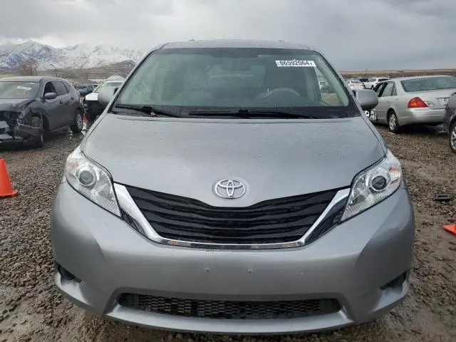 2011 TOYOTA SEINNA   