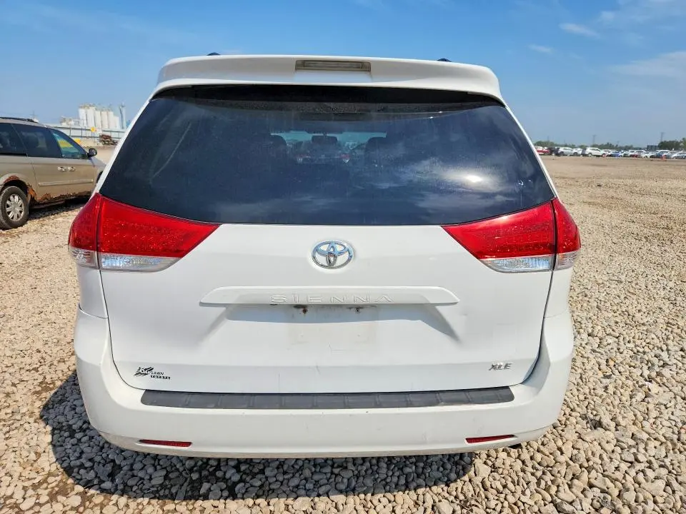 2011 TOYOTA SIENNA XLE 8-PASSENGER  