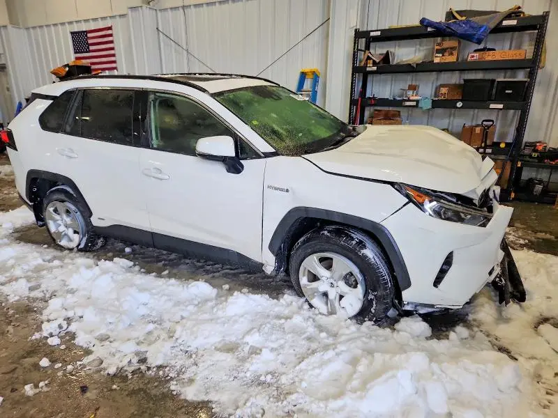 2020 TOYOTA RAV4 XLE  