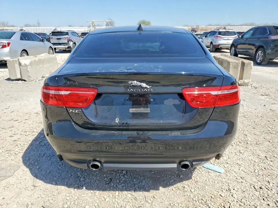 2017 JAGUAR XE PRESTIGE  