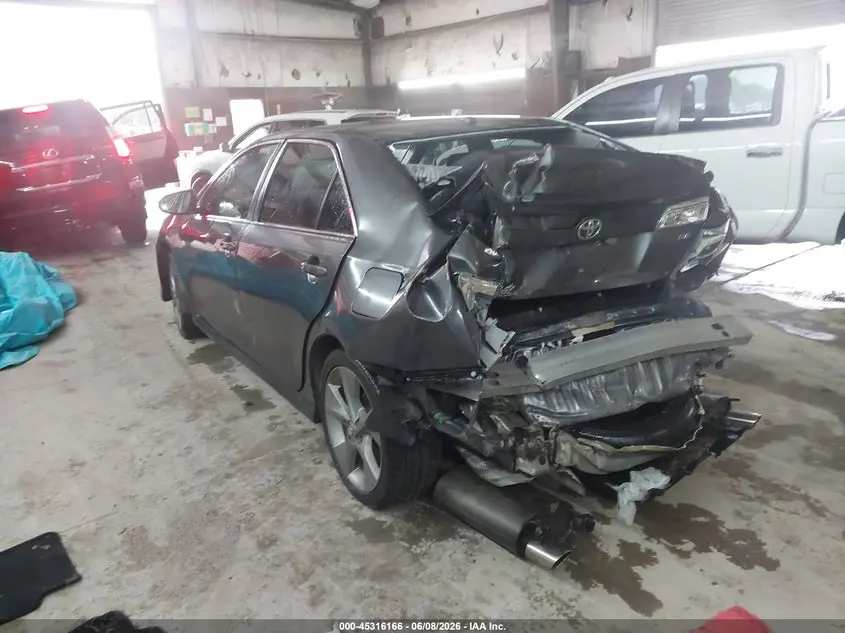 2014 TOYOTA CAMRY SE V6
