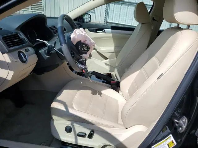 2013 VOLKSWAGEN PASSAT SE  