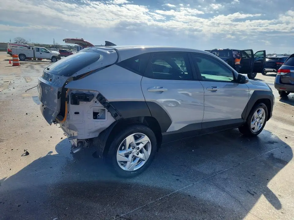 2025 HYUNDAI KONA SE  