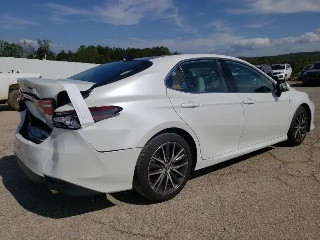 2021 TOYOTA CAMRY XLE  