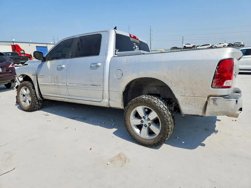 2016 RAM 1500 SLT  