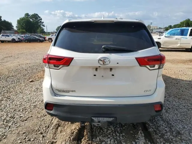 2018 TOYOTA HIGHLANDER SE  