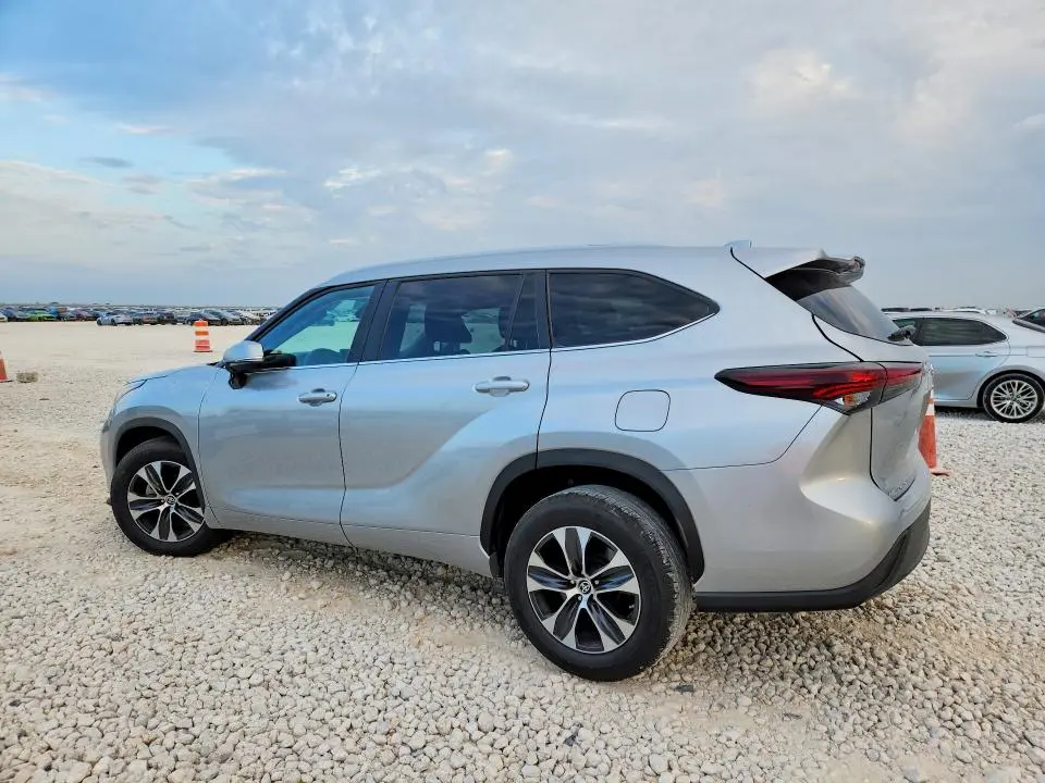 2025 TOYOTA HIGHLANDER XLE  