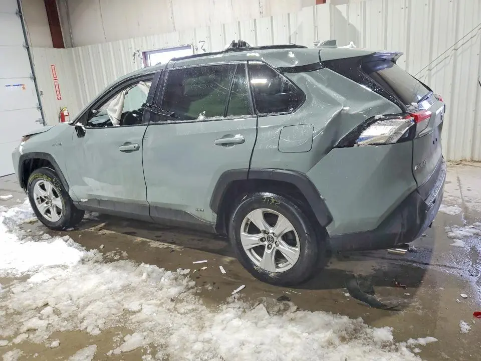 2020 TOYOTA RAV4 XLE  