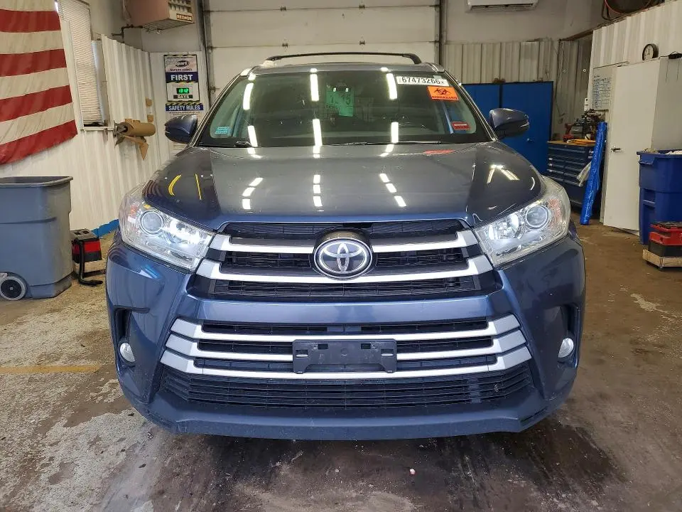2019 TOYOTA HIGHLANDER XLE  