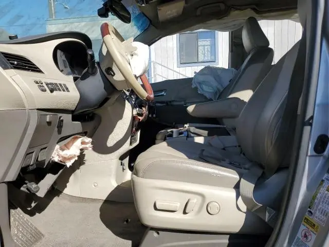 2013 TOYOTA SIENNA XLE  