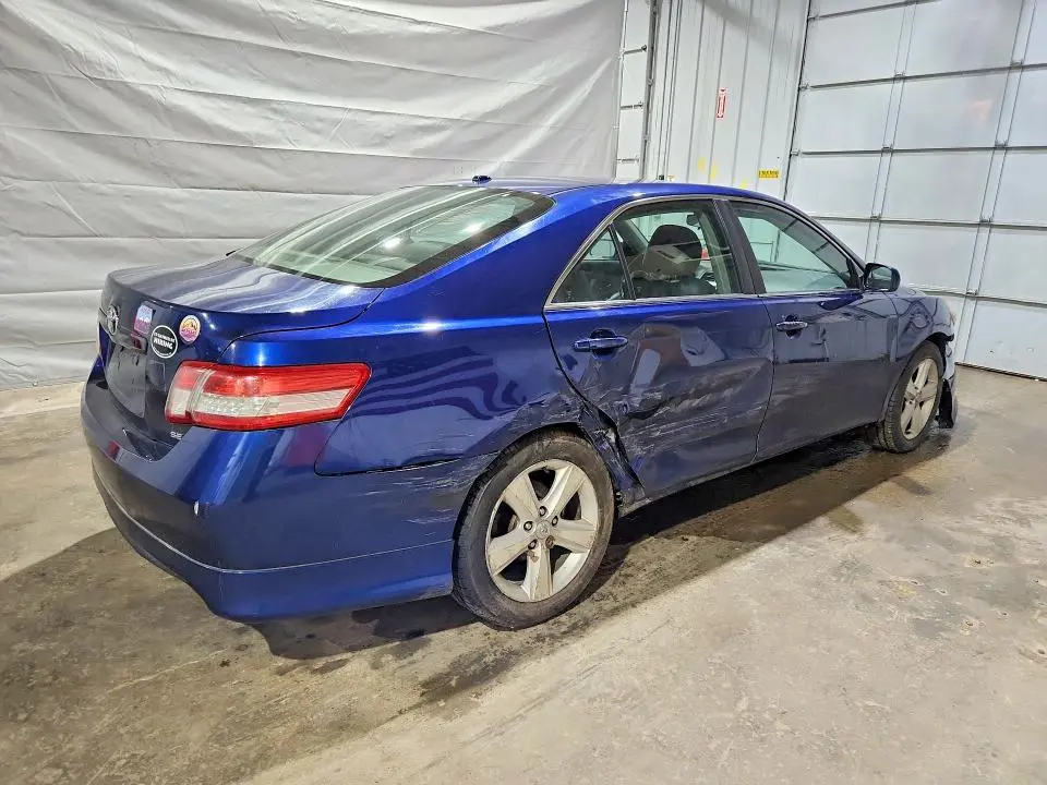 2011 TOYOTA CAMRY SE  