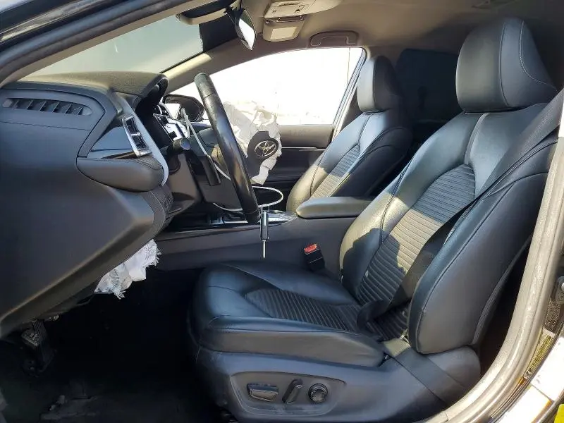 2018 TOYOTA CAMRY SE  