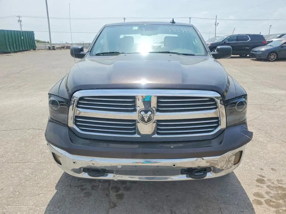 2016 RAM 1500 SLT  