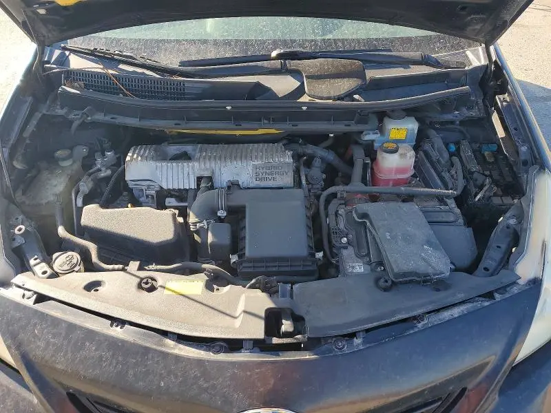 2013 TOYOTA PRIUS V THREE  