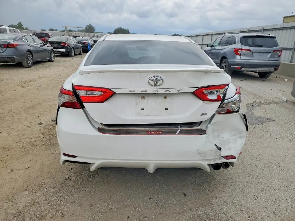 2018 TOYOTA CAMRY SE  