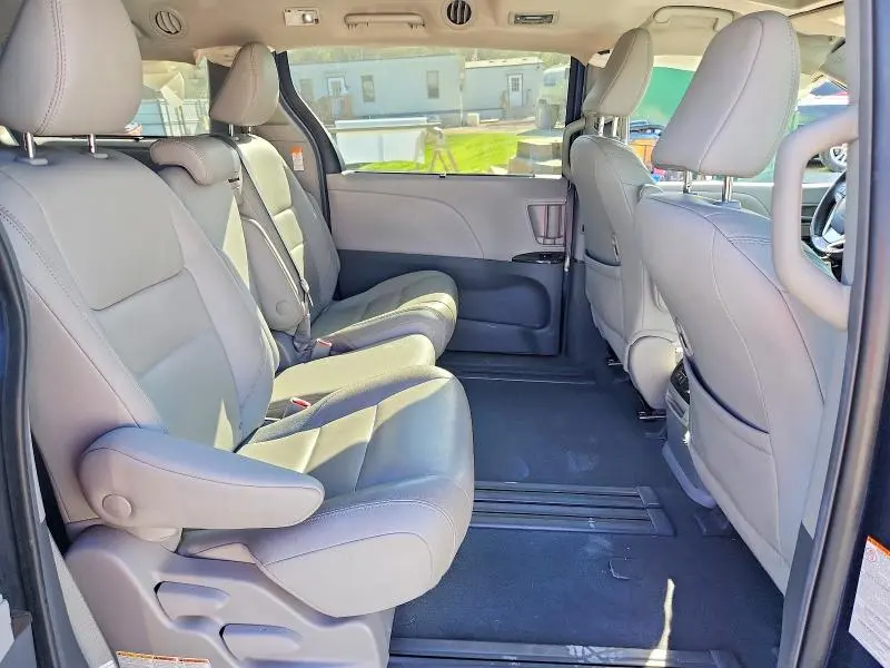 2019 TOYOTA SIENNA XLE 8-PASSENGER  