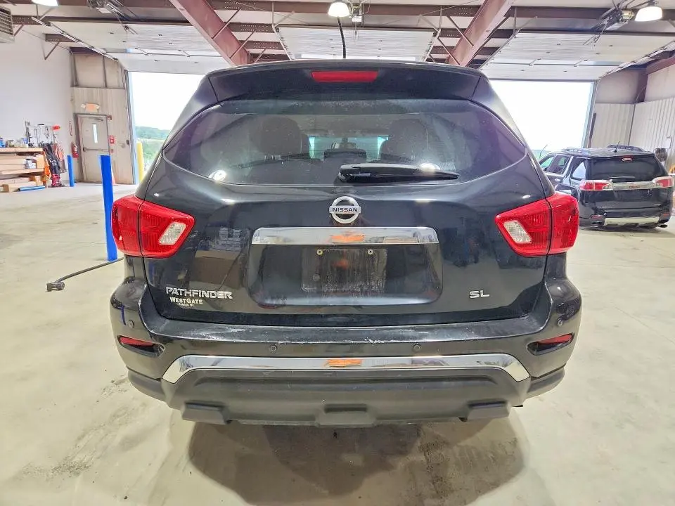2017 NISSAN PATHFINDER SL  