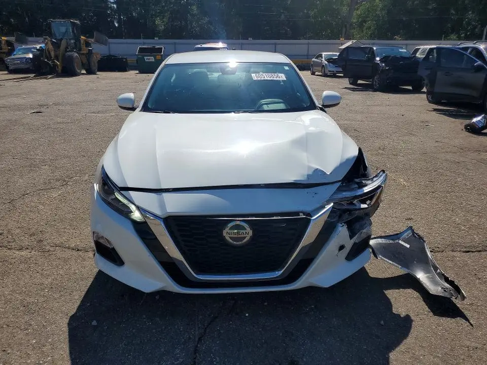 2022 NISSAN ALTIMA SV  