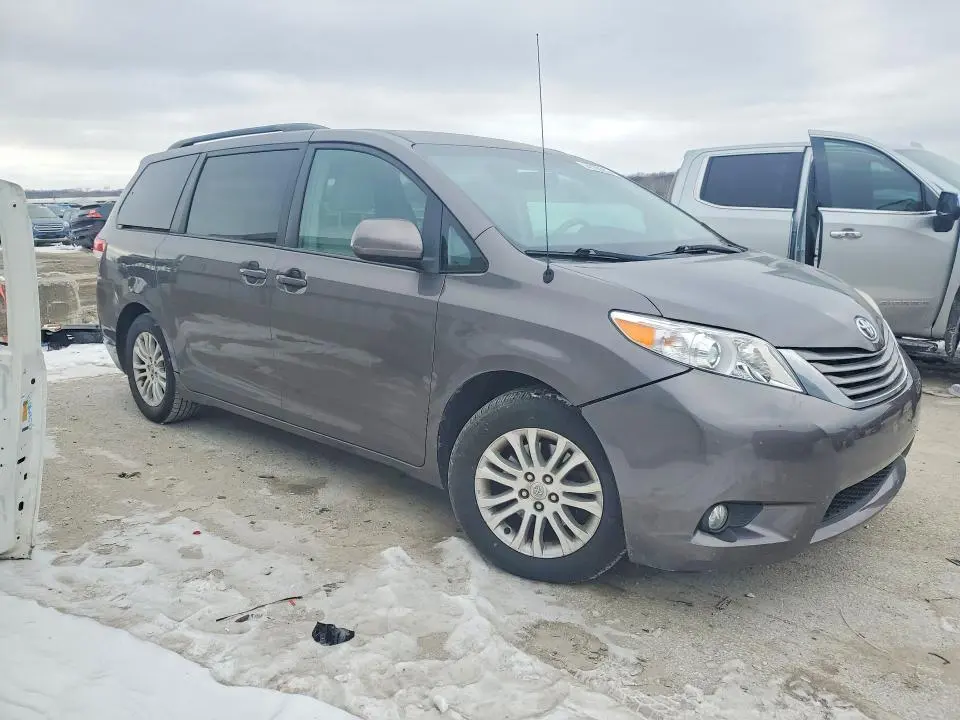 2012 TOYOTA SIENNA XLE  