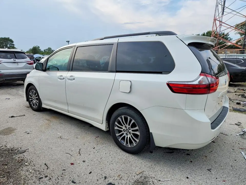 2020 TOYOTA SIENNA XLE 8-PASSENGER  