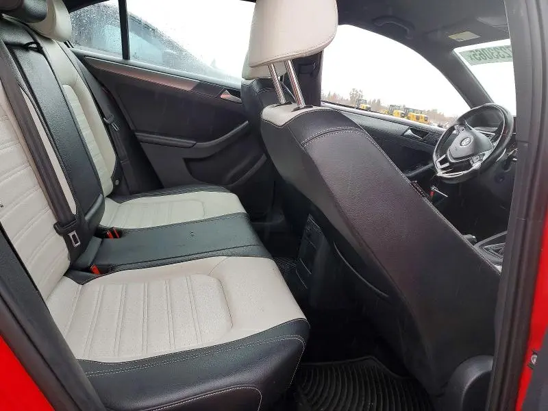 2016 VOLKSWAGEN JETTA SPORT  