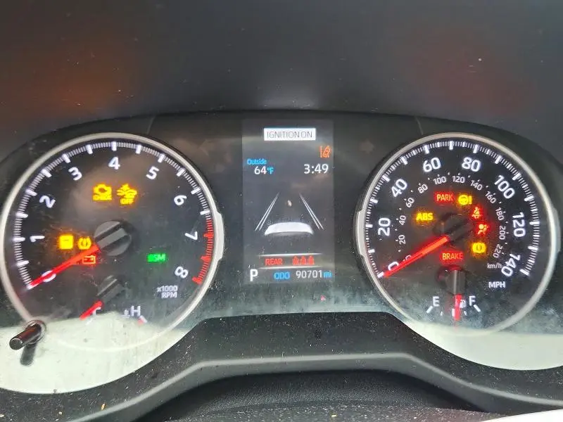 2021 TOYOTA RAV4 XLE  