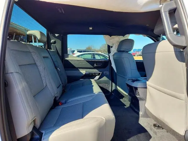 2025 TOYOTA TUNDRA LIMITED V8  