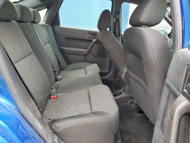 2010 FORD FOCUS SE  