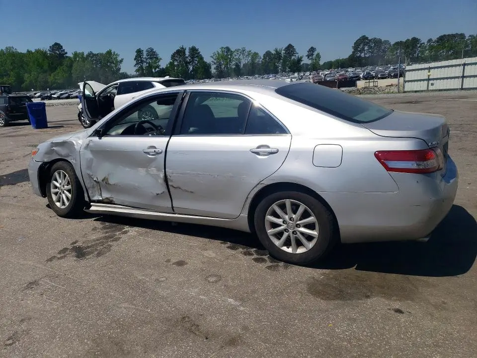 2011 TOYOTA CAMRY XLE V6  