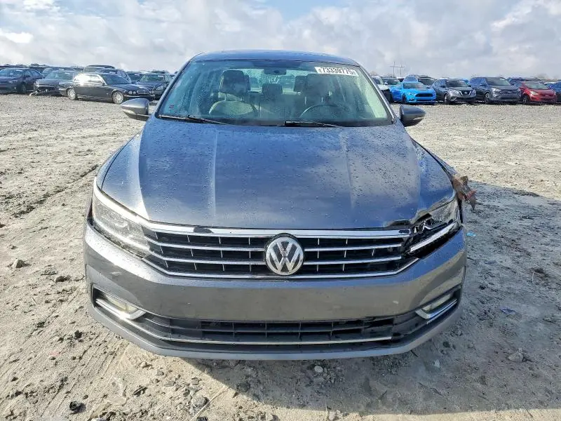 2016 VOLKSWAGEN PASSAT SE  