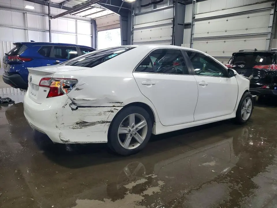 2014 TOYOTA CAMRY SE  