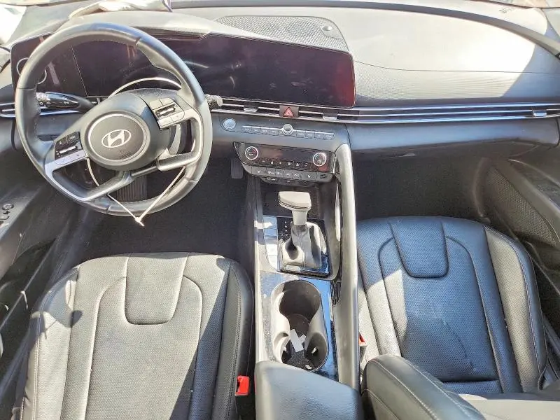 2024 HYUNDAI ELANTRA LUXURY  