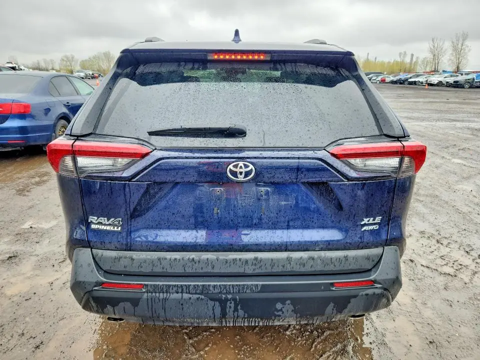 2021 TOYOTA RAV4 XLE  