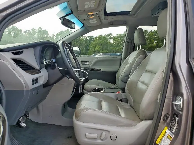2015 TOYOTA SIENNA XLE  