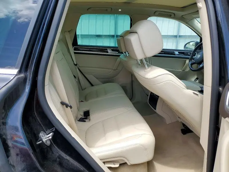 2015 VOLKSWAGEN TOUAREG V6 TDI  