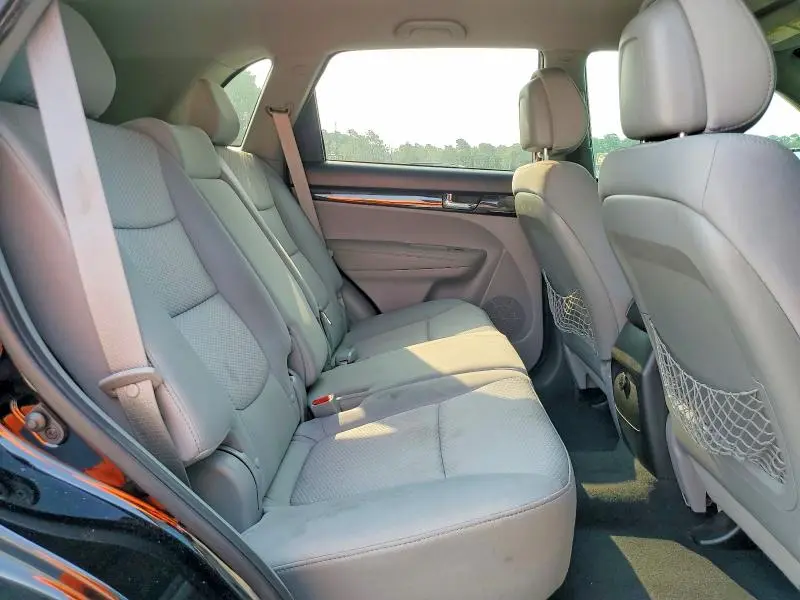 2011 KIA SORENTO LX  