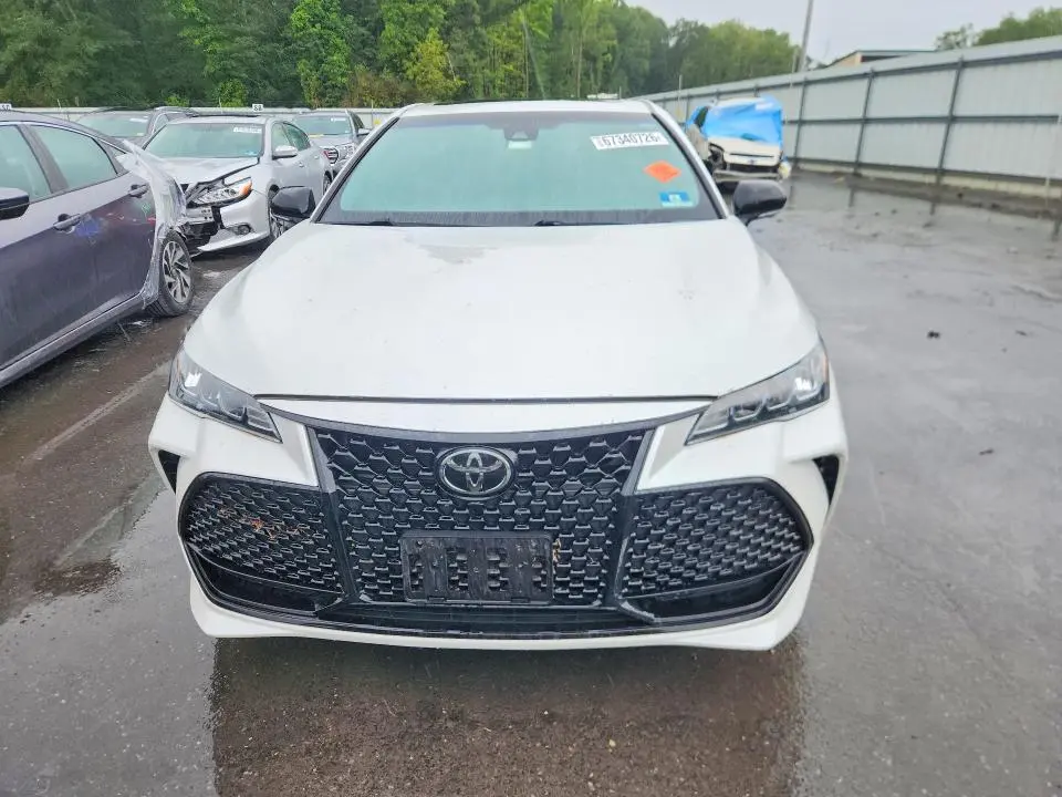 2019 TOYOTA AVALON XSE  