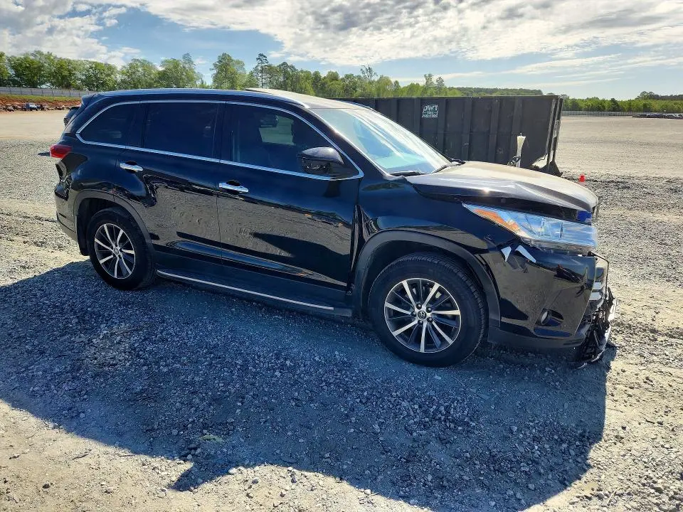 2019 TOYOTA HIGHLANDER XLE  