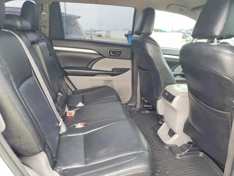 2017 TOYOTA HIGHLANDER LE  