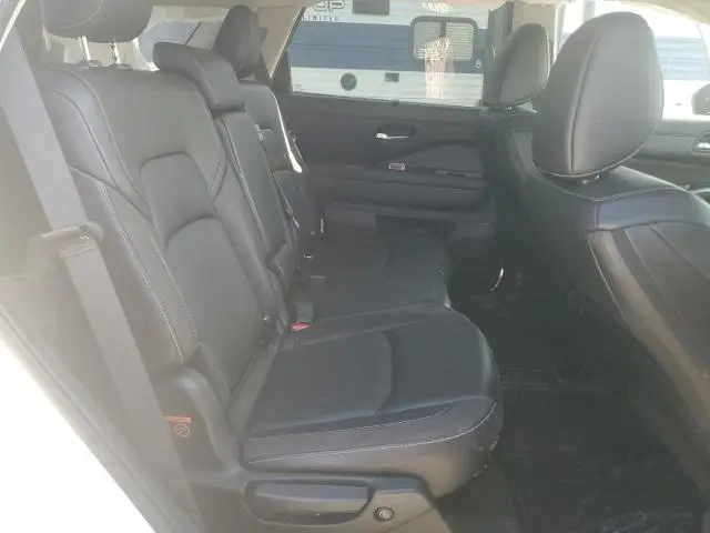 2023 NISSAN PATHFINDER SL  