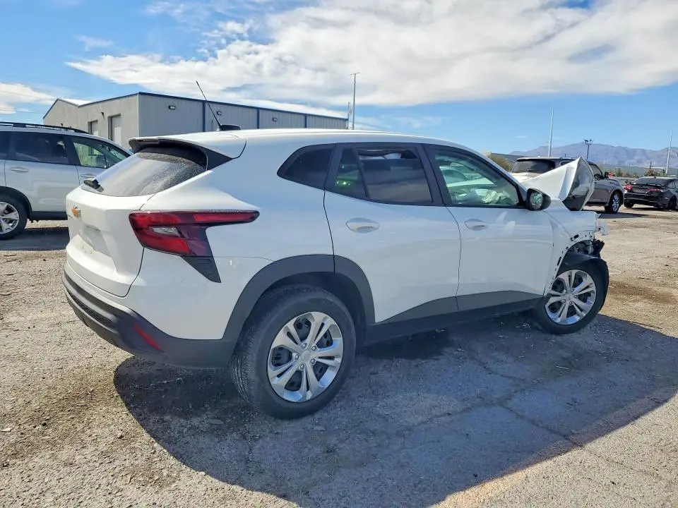 2024 CHEVROLET TRAX LS  