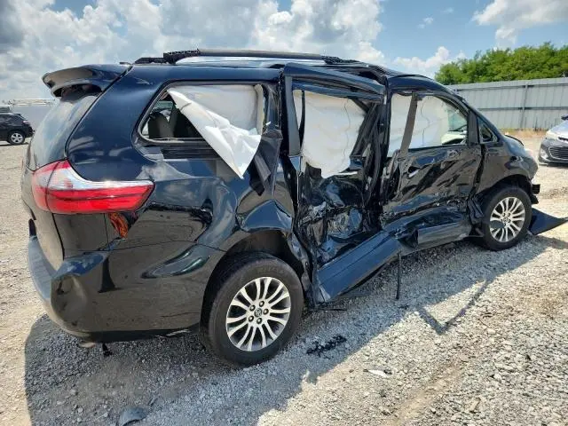 2020 TOYOTA SIENNA XLE  