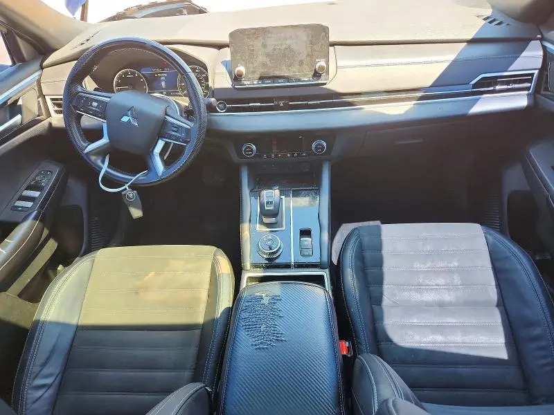 2022 MITSUBISHI OUTLANDER SE  