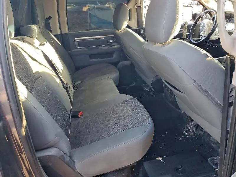 2016 RAM 1500 SLT  