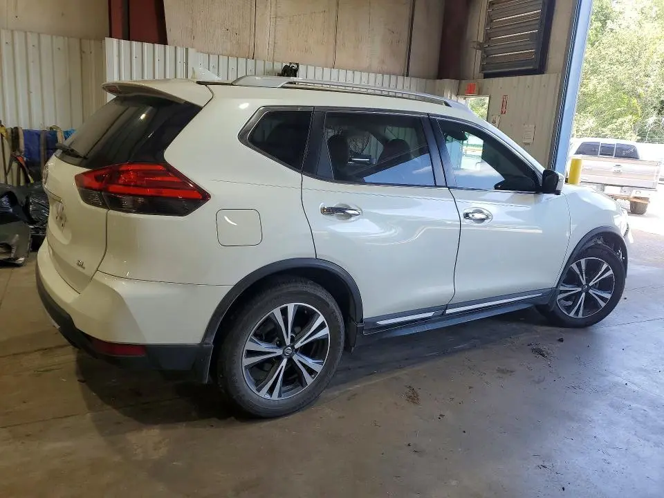 2017 NISSAN ROGUE SL  