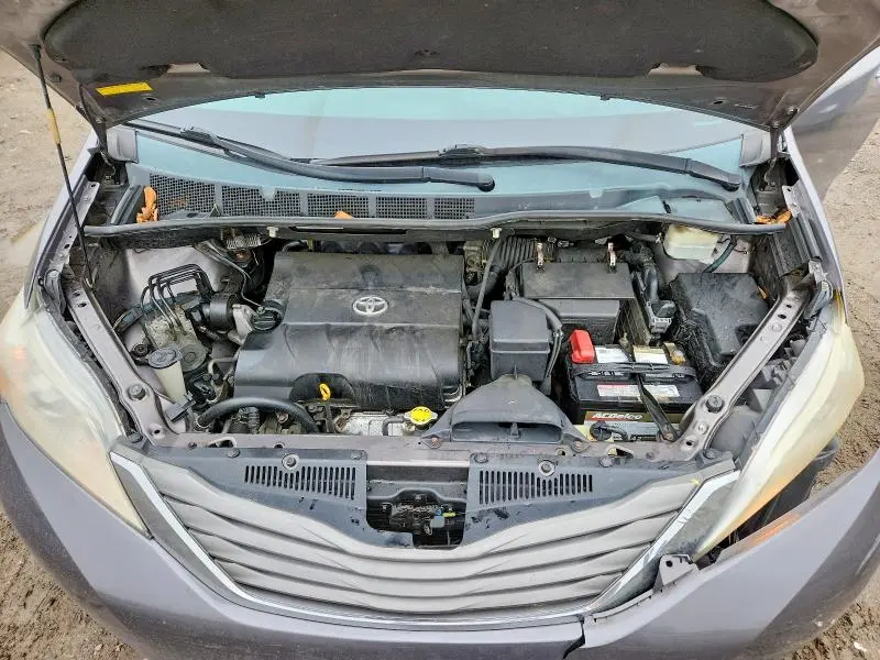2011 TOYOTA SIENNA XLE  