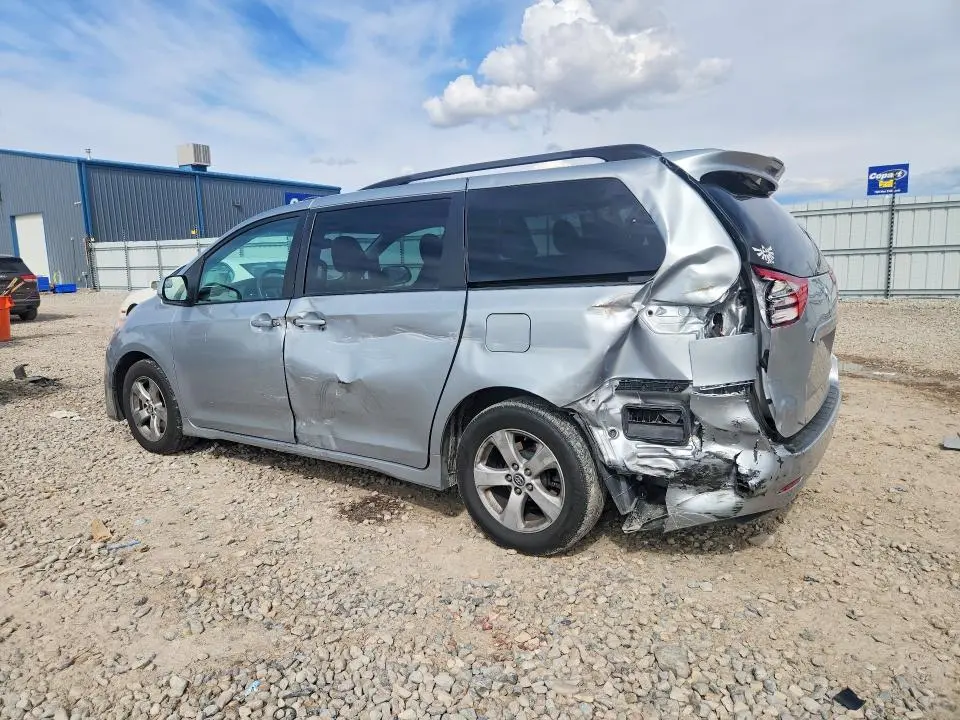2020 TOYOTA SIENNA LE  