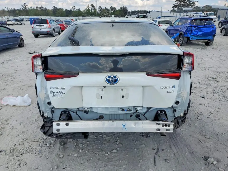 2021 TOYOTA PRIUS XLE  